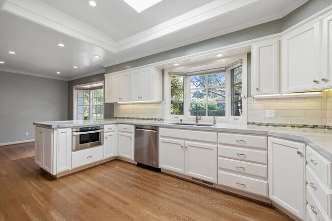 Building Photo - Charming 3-Bedroom Home with Office in desirable Old Palo Alto neighborhood Avail Feb 7th