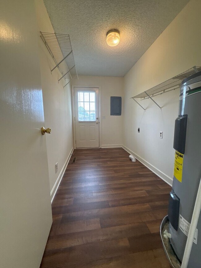 Building Photo - Charming 2-Bedroom Brick Duplex with Spacious Yard in Lebanon