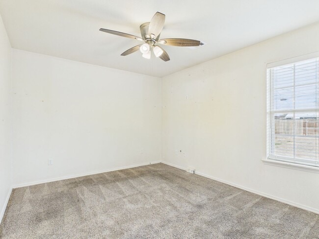 Building Photo - 621 S Hill St