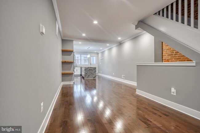 Building Photo - 939 Baylis St