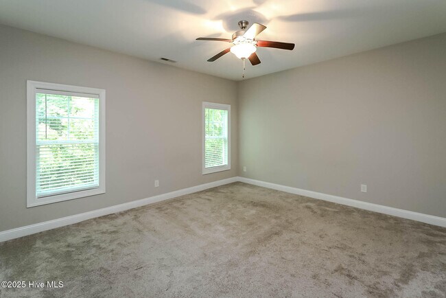 Building Photo - 1202 Woods Ct