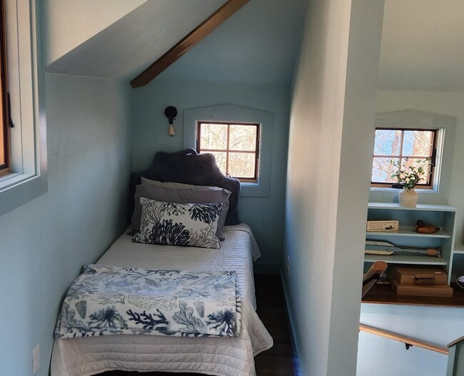 Building Photo - 44 W Shore Rd