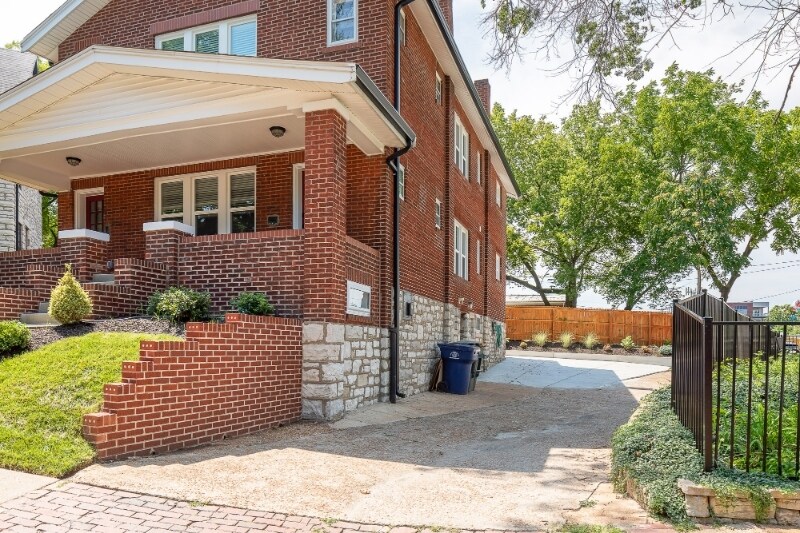 Building Photo - 1035 Grandview Pl