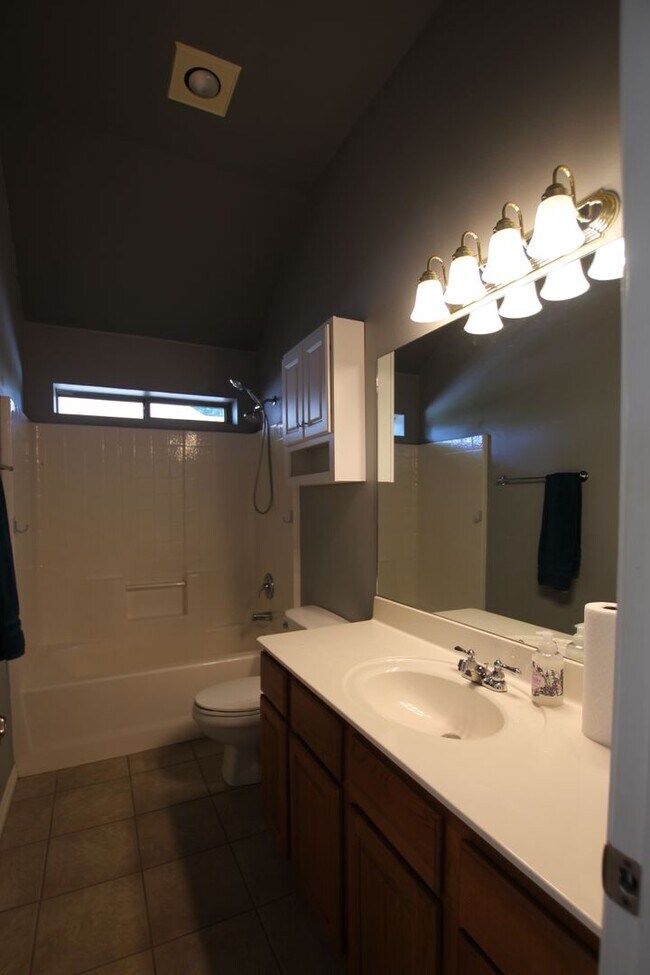 Building Photo - Coming Soon: 3 bedroom 2 bathroom home in Tyler!