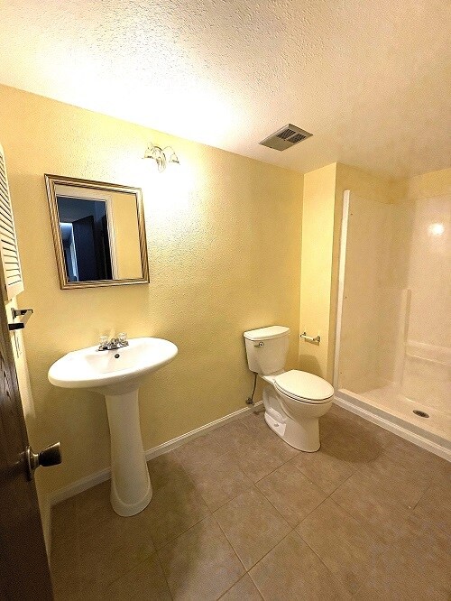 Building Photo - 14896 E 2nd Ave