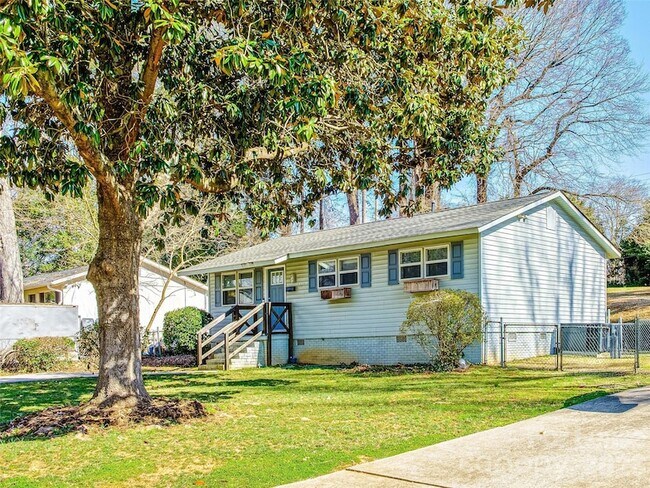 Building Photo - 2515 Thornton Rd