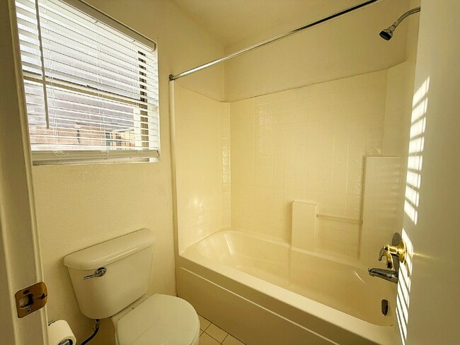 Building Photo - Charming 3-Bedroom Avondale Home with New ...