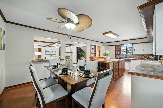 Building Photo - 1323 Dublin St