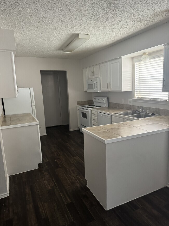 Building Photo - 5920 Westcreek Dr