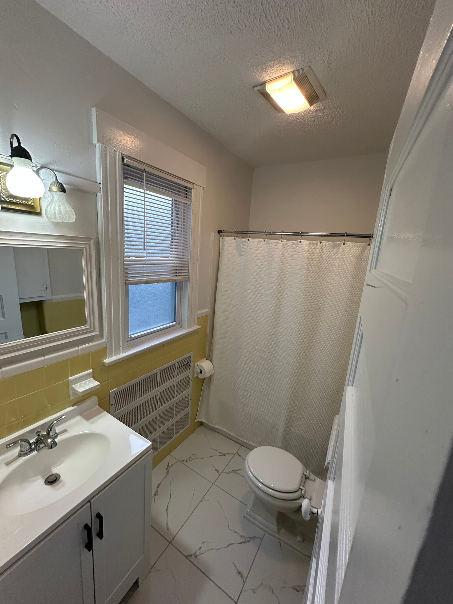 2nd floor Full bathroom - 120 Cleveland Ave