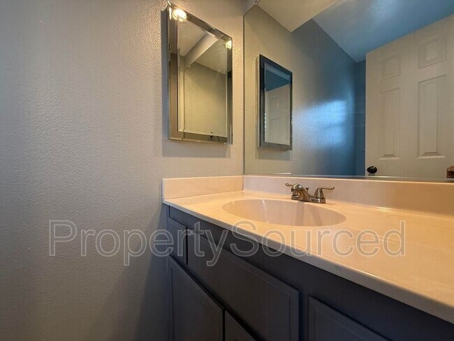 Building Photo - 428 Phoenix Ave