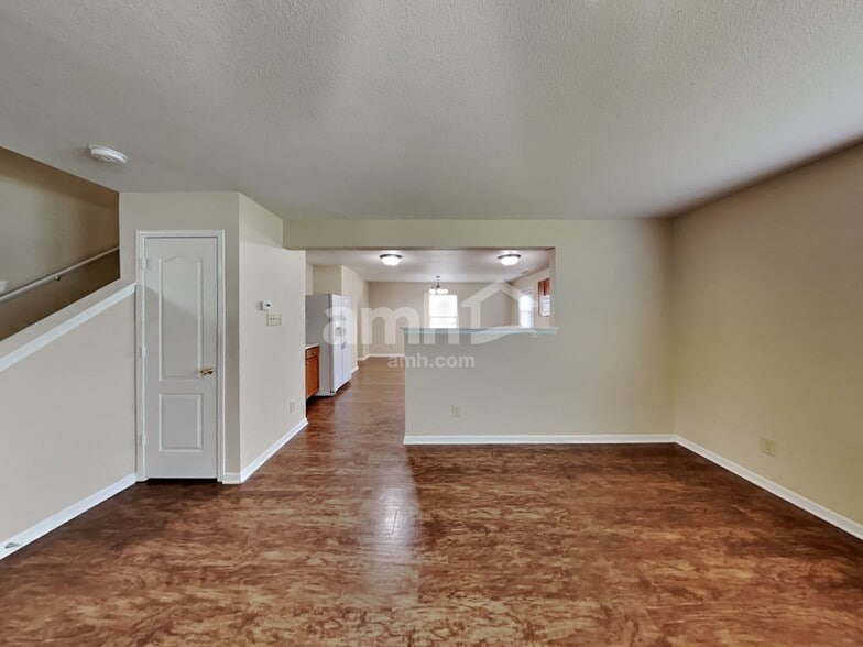 Building Photo - 8465 Wanda Lake Dr