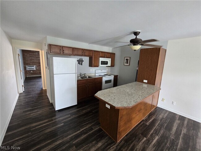 Building Photo - 2331 E Market St