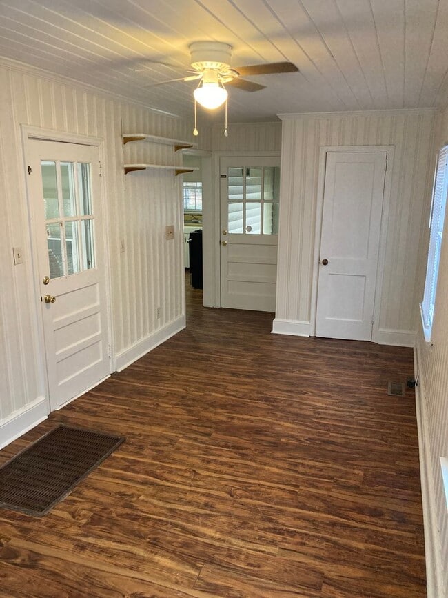 Building Photo - 2/2 House with Bonus in Summerville Park $1,195