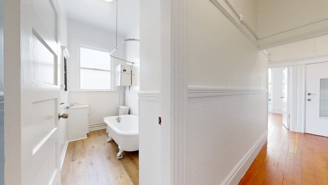 Building Photo - 1233 Laguna St