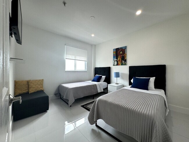 Building Photo - 2280 SW 32nd Ave