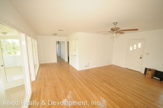 Building Photo - 4 br, 2 bath House - 16 Windsor Drive