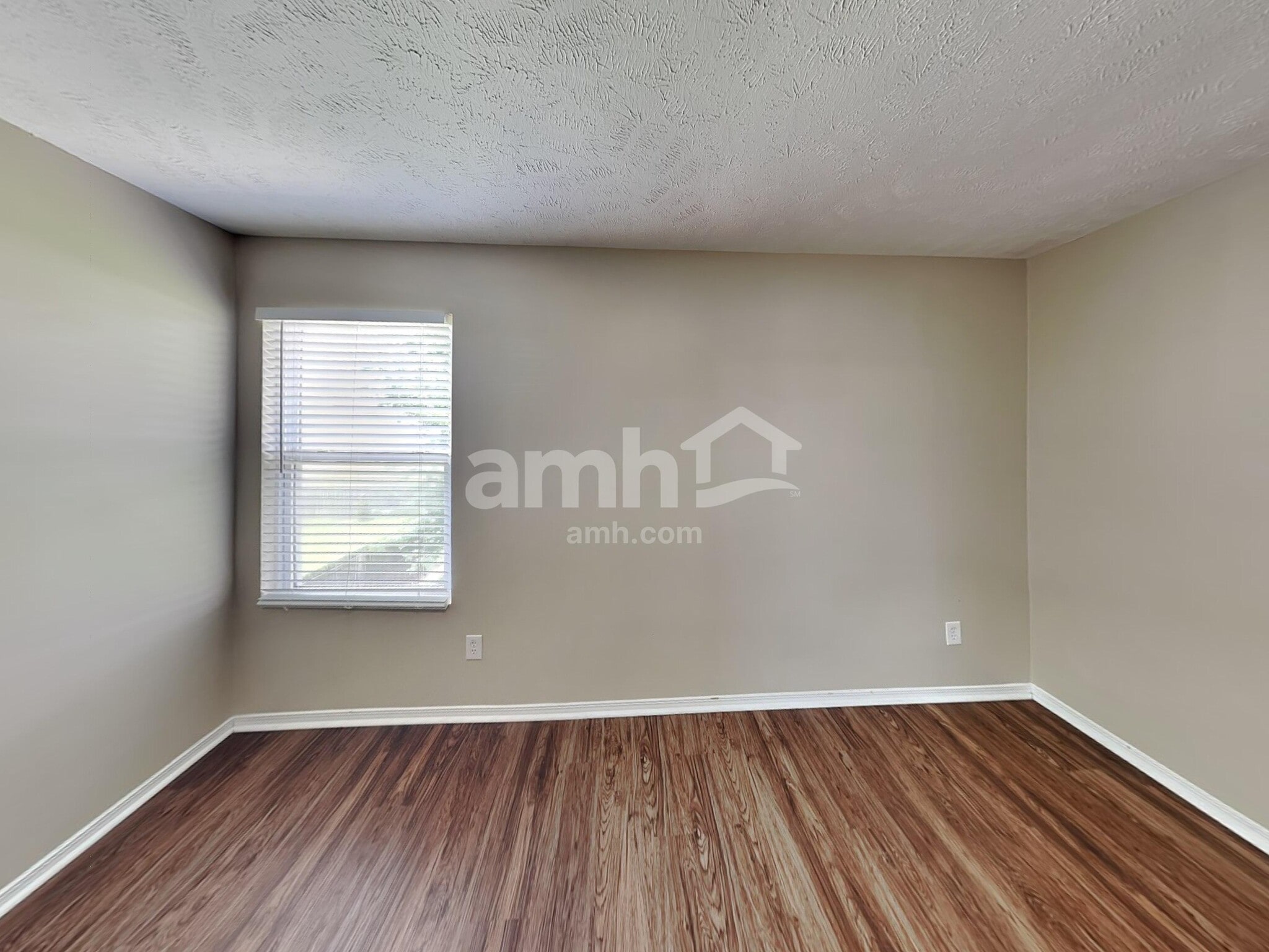 Building Photo - 1215 Lasalle Dr