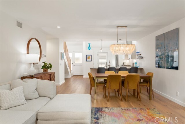 Building Photo - 607 Hilvanar