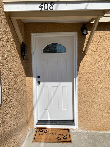 Building Photo - 410 N Glenwood Plz