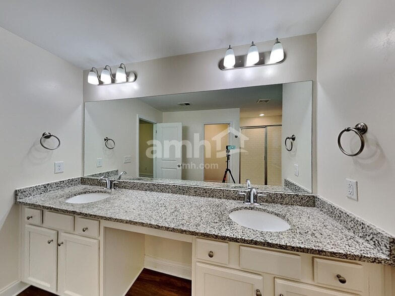 Building Photo - 124 Cobblestone Dr