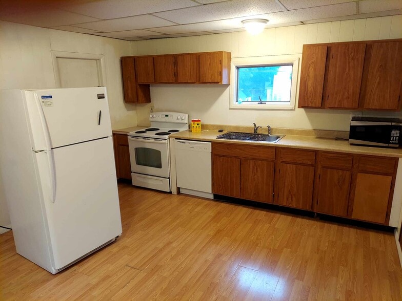 Building Photo - 55 Bradbury St