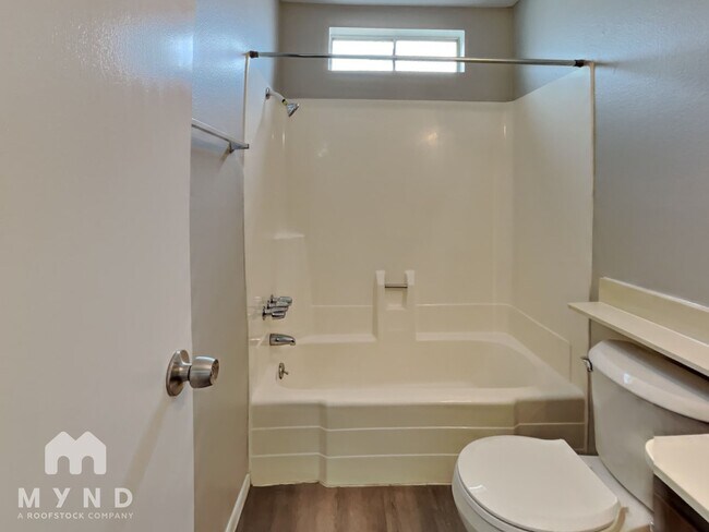 Building Photo - 5632 W Comet Ave