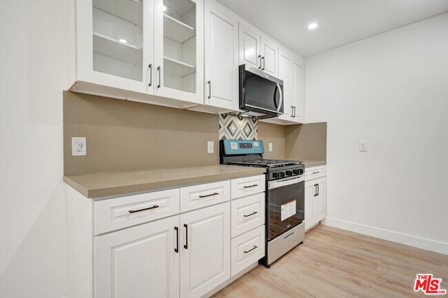 Building Photo - 9005 Cynthia St