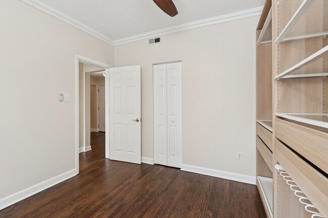 Building Photo - 5955 N Winthrop Ave