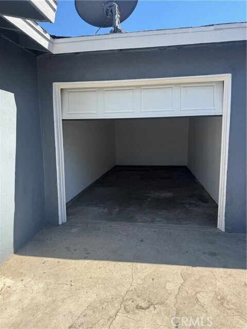 Building Photo - 1124 Ramona Ave N