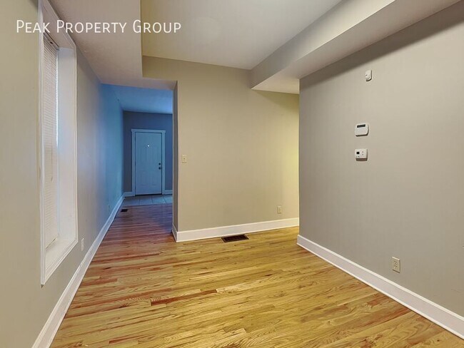 Building Photo - 1381 Indianola Ave