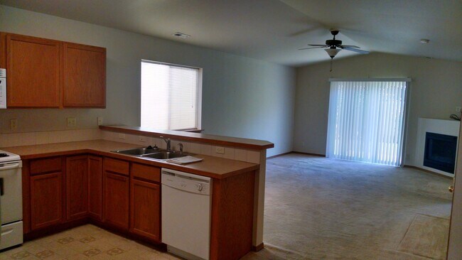 Building Photo - Modern Midtown Duplex