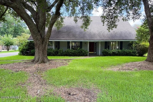 Building Photo - 204 Carolyn Dr
