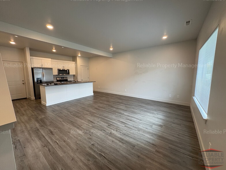 Building Photo - 140 S Emery Ln