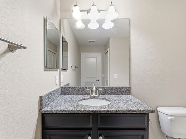 Building Photo - Stunning 3 BR + LOFT/2.5 BA /2-Car Garage townhome in the highly desirable GATED community of Hid...