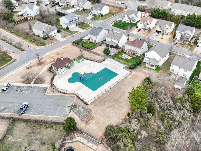 Building Photo - 6179 Kilchurn Dr