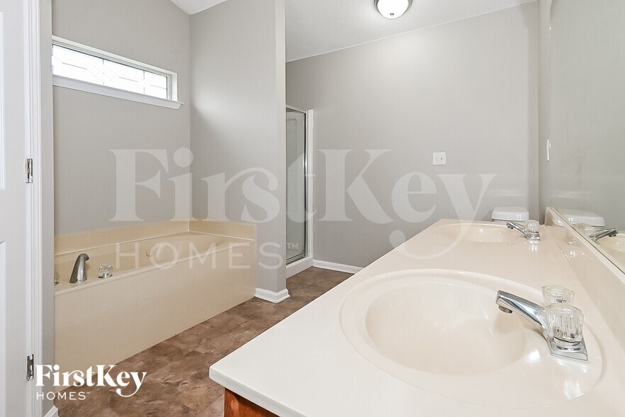 Building Photo - 9181 Triple Crown Loop E