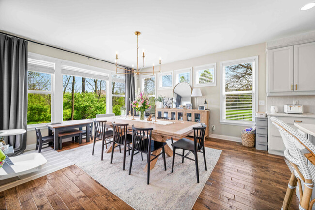 Building Photo - 5990 Hollow Ct