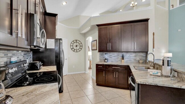 Building Photo - 8176 Fan Palm Way