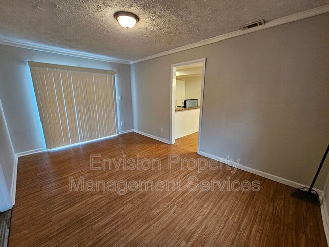 Building Photo - 200 Leigh Dr