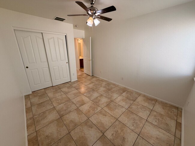 Building Photo - Spacious 3Bdm 2Ba Phoenix Home with *No Carpets* and *New Paint*