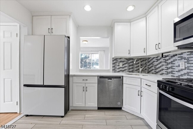 Building Photo - 47 Rutgers Dr