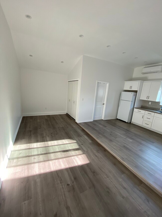 Building Photo - 22850 Erwin St