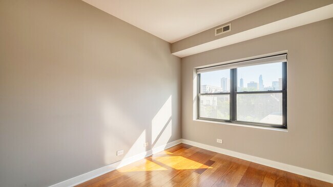 Building Photo - 651 N Milwaukee Ave