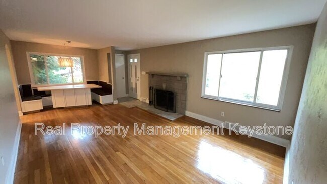 Building Photo - 806 N Margaretta St