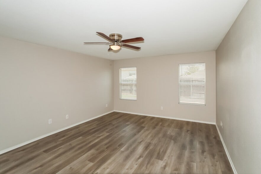 Building Photo - 1016 Fort Apache Dr
