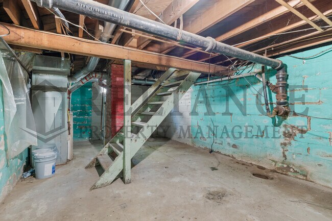 Building Photo - 2020 S Main St