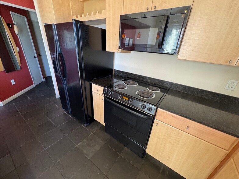 Building Photo - 488 E Ocean Blvd