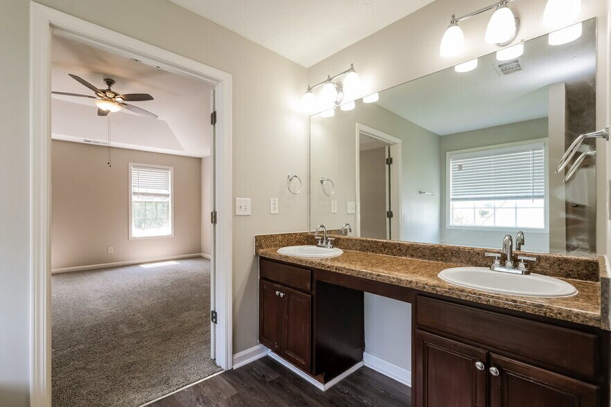 Building Photo - 3391 Kittery Dr SW