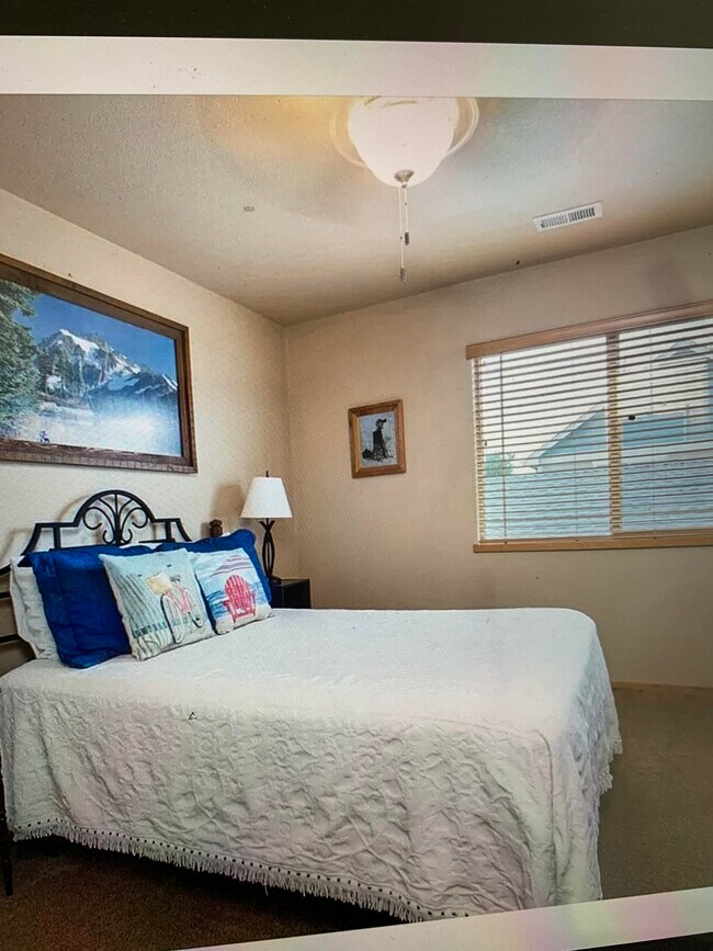 Building Photo - 648 Callisto Dr